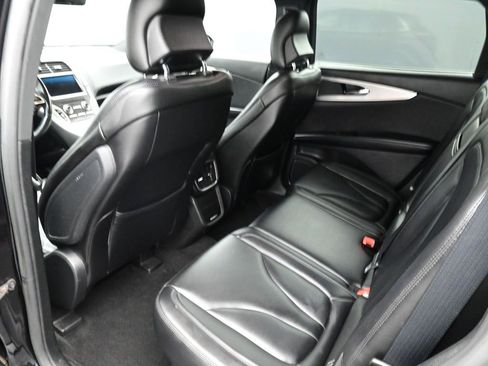 Used 2019 Lincoln Nautilus Premier image 24