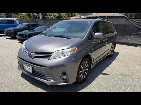Used 2018 Toyota Sienna XLE w/ XLE Navigation Package AWD/4WD image 3