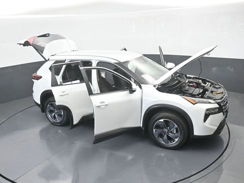 Used 2024 Nissan Rogue SV image 70