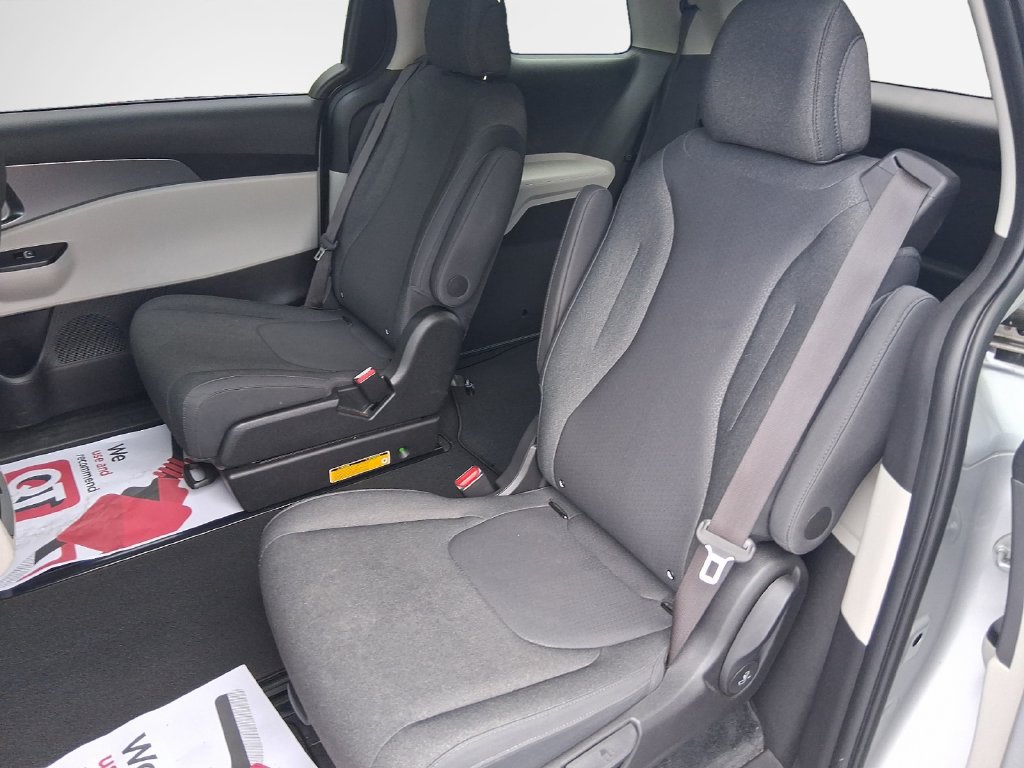 Used 2022 Kia Carnival LX FWD image 24