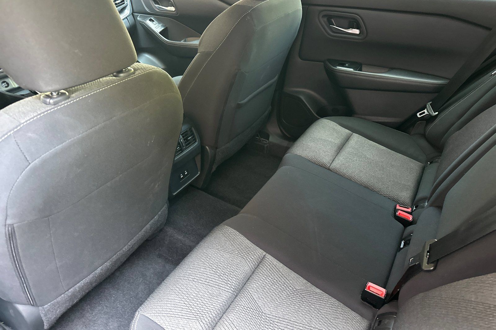 Used 2025 Nissan Rogue SV FWD image 16