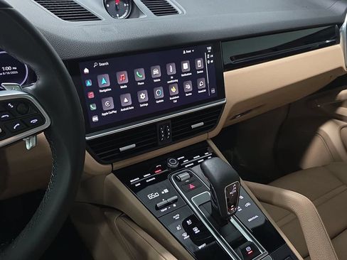 Certified 2023 Porsche Cayenne AWD/4WD image 15
