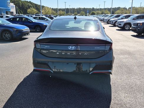 Used 2025 Hyundai Sonata SEL FWD image 4