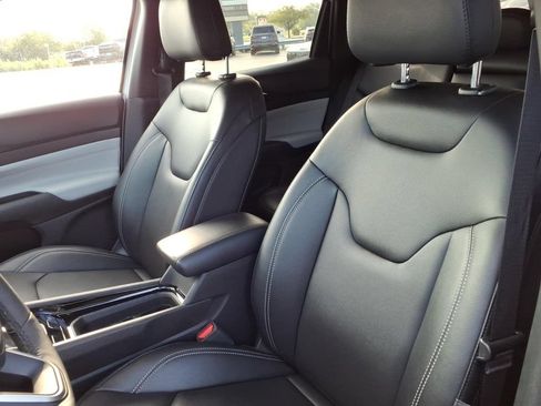 Certified 2025 Jeep Compass Limited AWD/4WD image 9