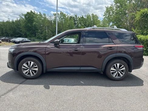 Used 2022 Nissan Pathfinder SL AWD/4WD image 8