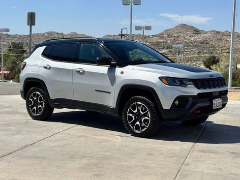 Used 2024 Jeep Compass Trailhawk AWD/4WD image 7