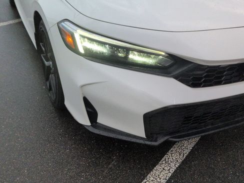 Used 2025 Honda Civic Sport image 10
