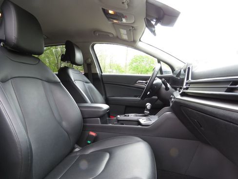 Used 2023 Kia Sportage EX FWD image 13
