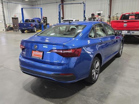 Used 2024 Volkswagen Jetta SE image 5