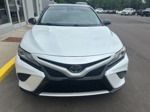 Used 2019 Toyota Camry XSE FWD image 3