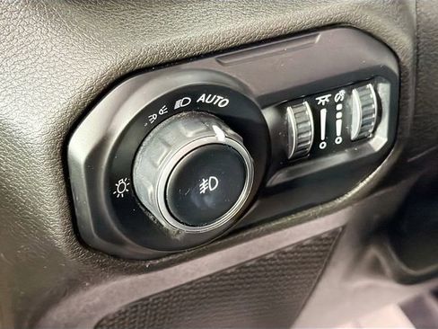 Used 2021 Jeep Wrangler Unlimited Sahara w/ Uconnect 4C Nav & Sound Group AWD/4WD image 10