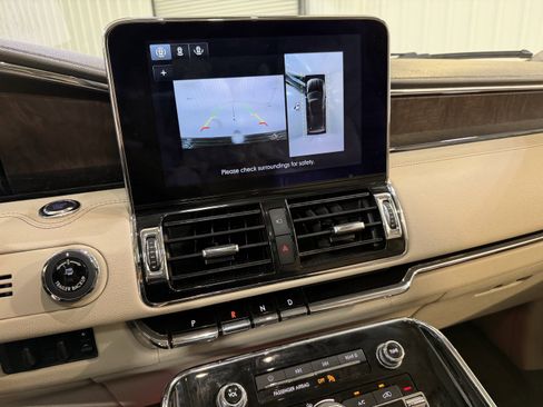 Used 2020 Lincoln Navigator L Reserve w/ Luxury Package image 20