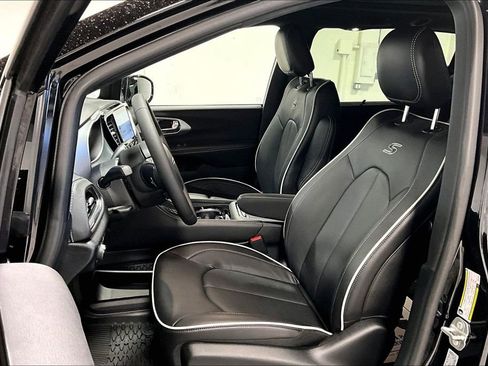 New 2026 Chrysler Pacifica Limited w/ S Appearance Package image 26