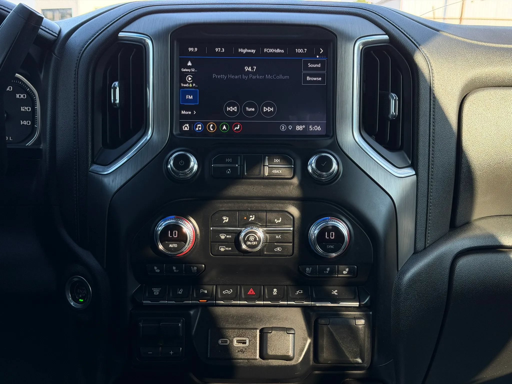 Used 2022 GMC Sierra 3500 Denali AWD/4WD image 34
