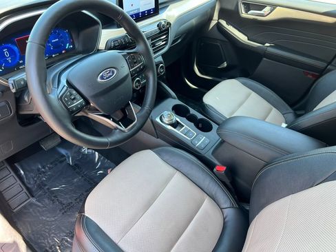 Used 2021 Ford Escape Titanium w/ Titanium Elite Package AWD/4WD image 14