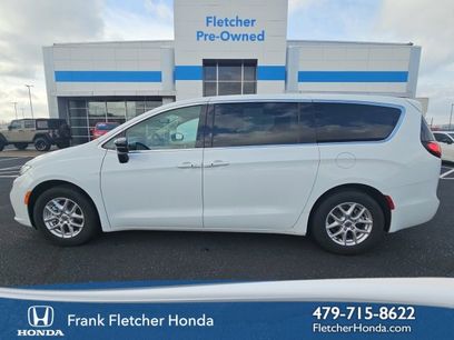 Used 2024 Chrysler Pacifica Touring-L