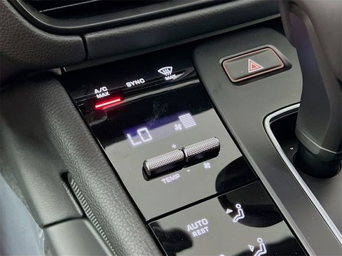 New 2026 Porsche Macan image 18