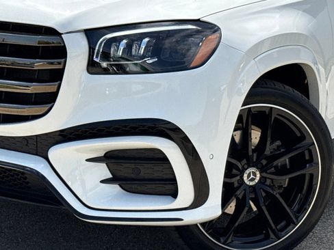 Used 2025 Mercedes-Benz GLS 580 4MATIC image 3