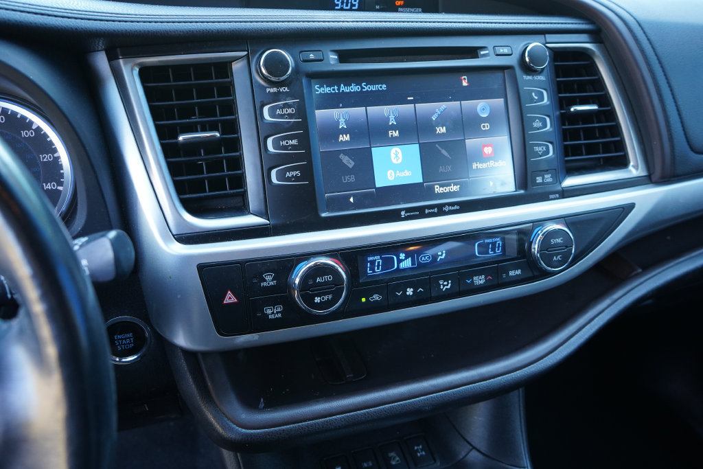 Used 2018 Toyota Highlander XLE AWD/4WD image 20