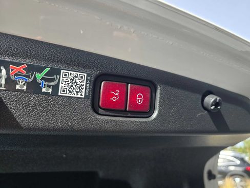 Certified 2025 Mercedes-Benz E 350 4MATIC Sedan image 21