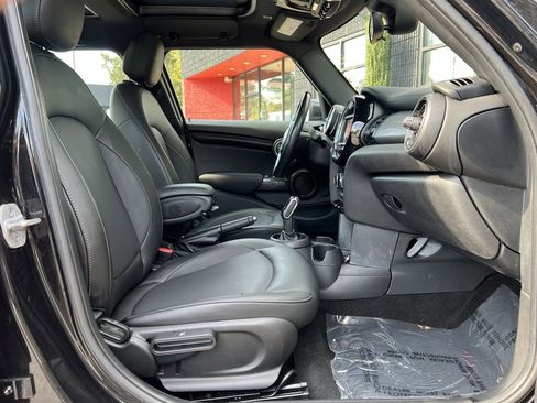 Used 2021 MINI Cooper 4-Door Hardtop image 29