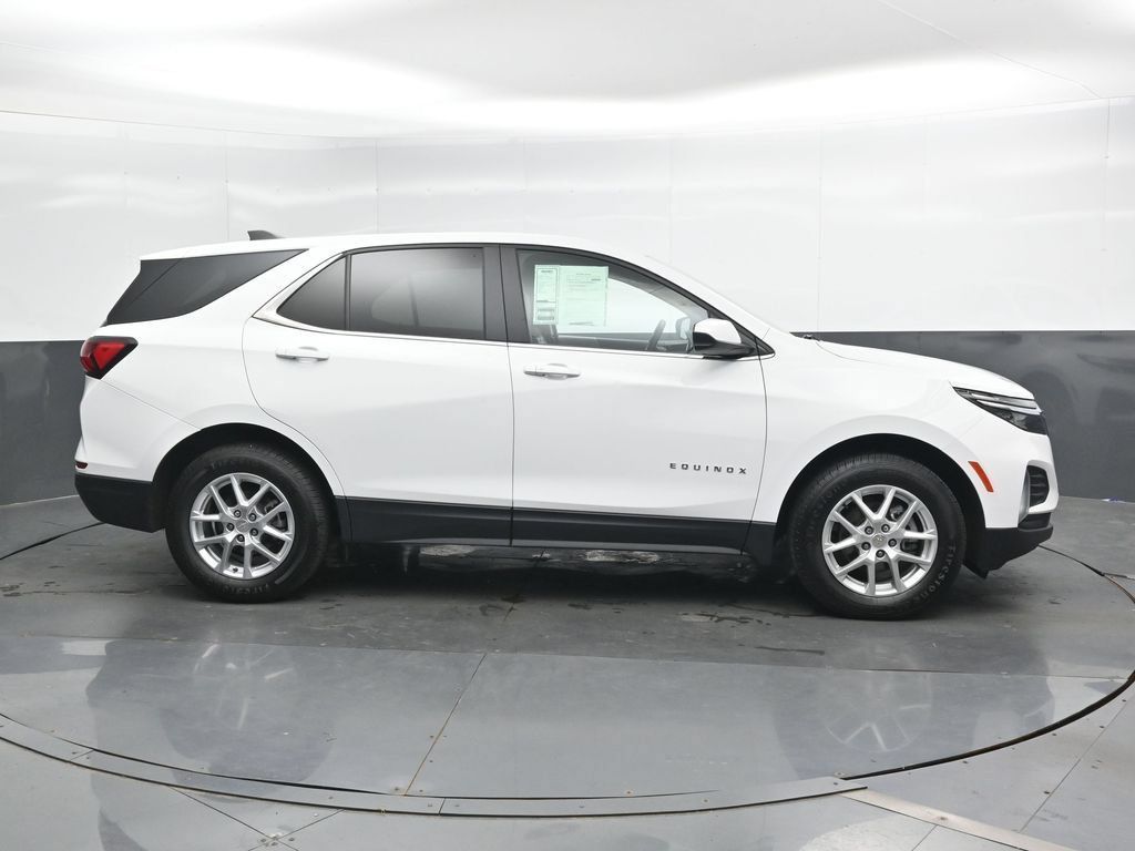 Used 2023 Chevrolet Equinox LT w/ Driver Convenience Package AWD/4WD image 3