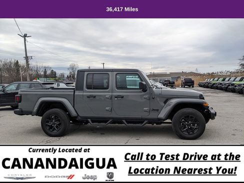 Used 2022 Jeep Gladiator Sport image 2