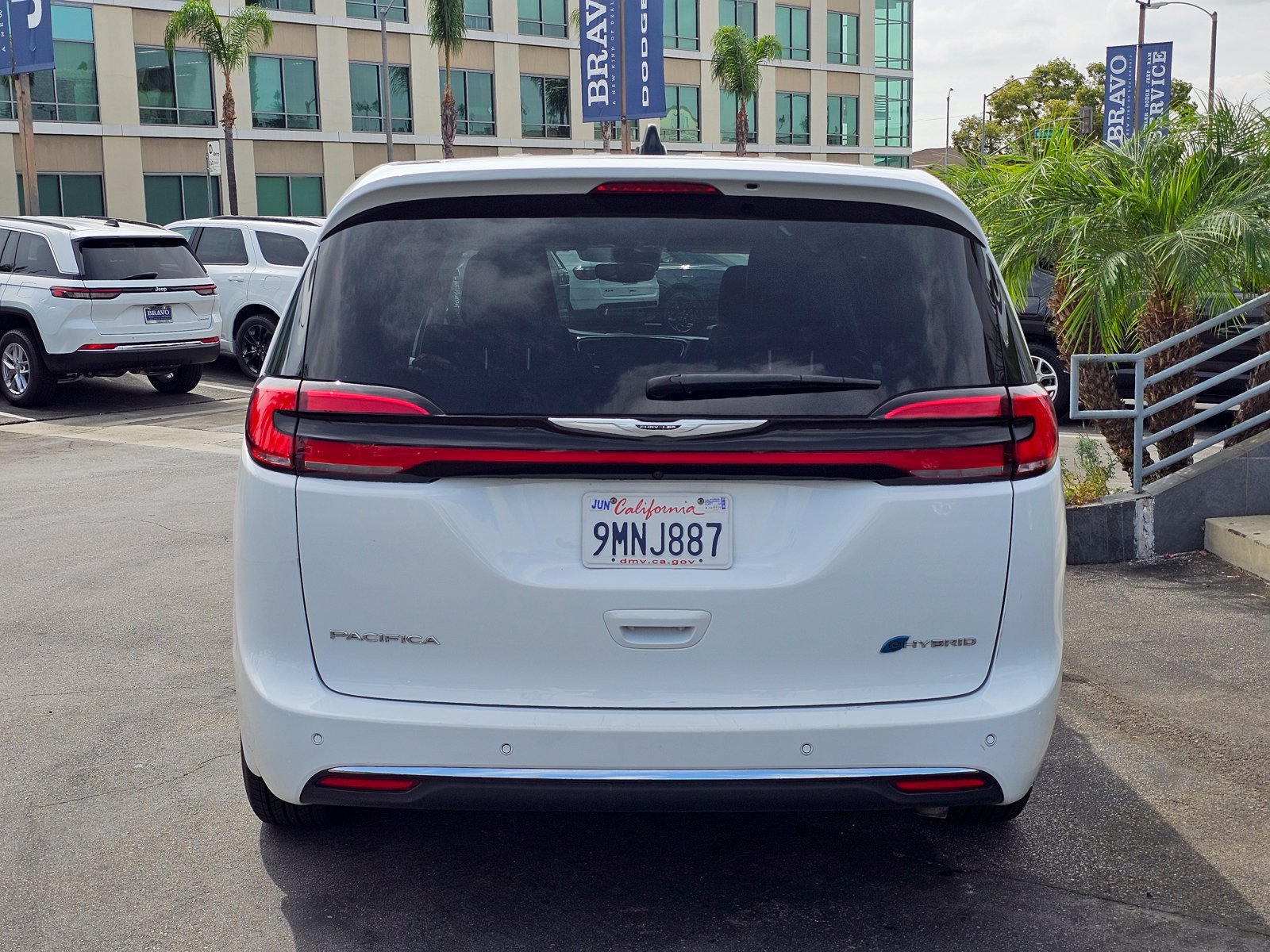 Used 2024 Chrysler Pacifica Limited FWD image 7