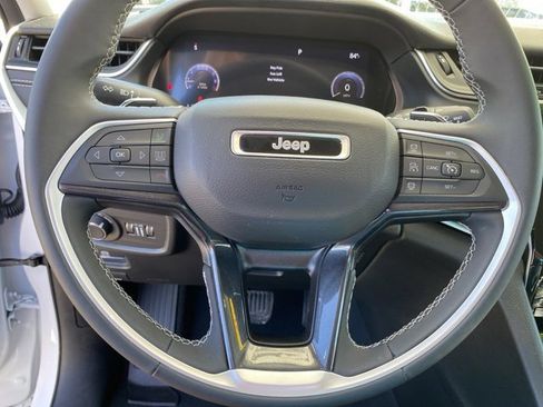 Certified 2023 Jeep Grand Cherokee Laredo image 18