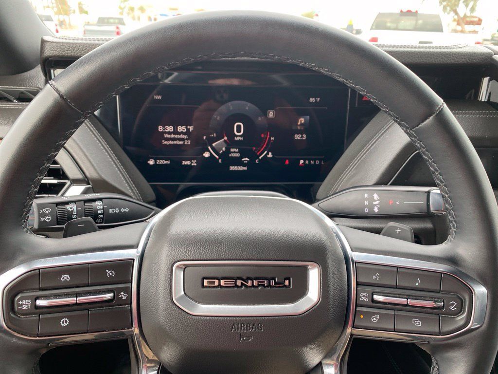Used 2025 GMC Yukon Denali AWD/4WD image 39