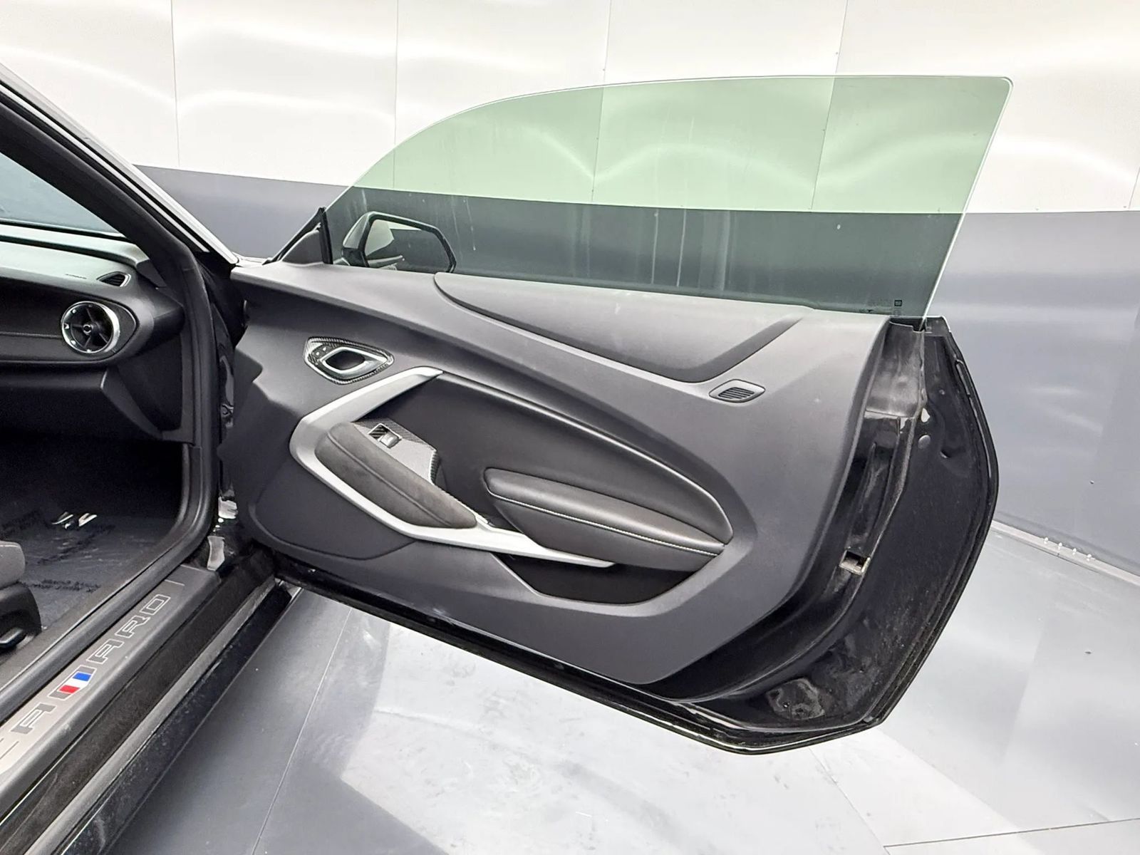 Used 2023 Chevrolet Camaro LT w/ LPO, Ground Effects Package RWD image 9