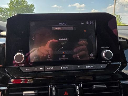 Used 2022 Nissan Pathfinder SV AWD/4WD image 22