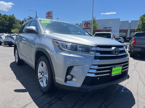 Used 2017 Toyota Highlander Limited AWD/4WD image 1