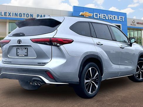 Used 2022 Toyota Highlander XSE image 13