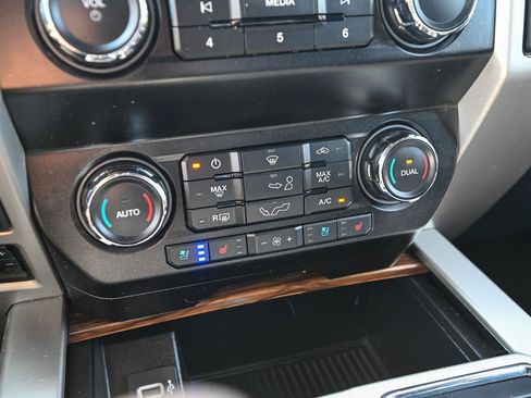Used 2019 Ford F150 Lariat w/ Trailer Tow Package AWD/4WD image 38