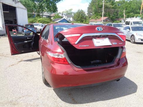 Used 2015 Toyota Camry XLE w/ Moonroof Package FWD image 10