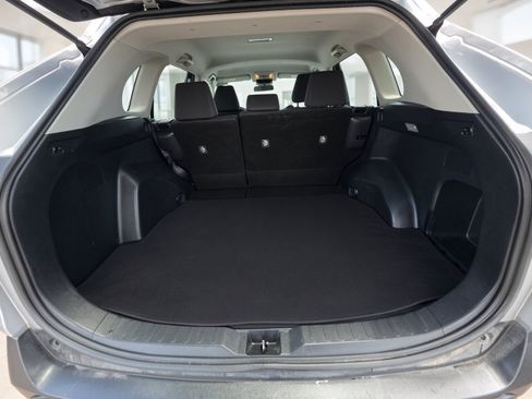 Used 2020 Toyota RAV4 LE w/ Carpet Mat Package AWD/4WD image 7