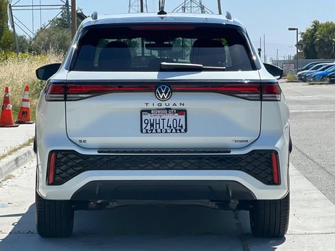 Certified 2026 Volkswagen Tiguan SE R-Line AWD/4WD image 5