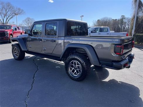 Used 2024 Jeep Gladiator Rubicon w/ Technology Group image 4
