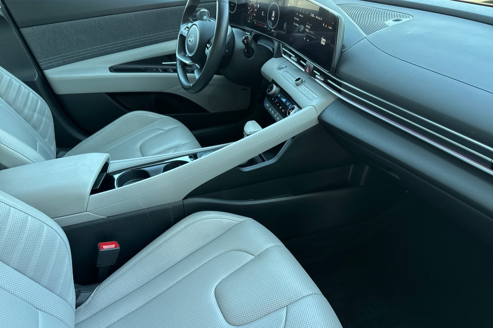 Used 2025 Hyundai Elantra Limited FWD image 15
