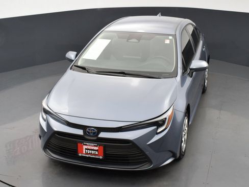 Used 2025 Toyota Corolla LE w/ Convenience Package FWD image 22