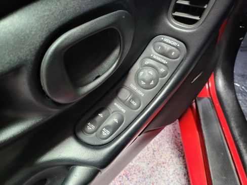 Used 2002 Chevrolet Corvette Coupe w/ Preferred Equipment Group2 image 9