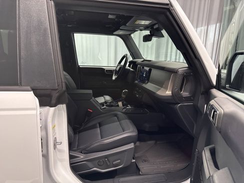 Used 2025 Ford Bronco Outer Banks image 12