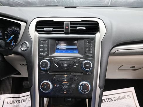 Used 2018 Ford Fusion SE FWD image 15