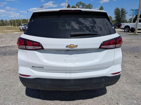 Used 2022 Chevrolet Equinox LS w/ LS Convenience Package FWD image 5