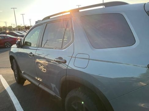 Used 2025 Honda Pilot TrailSport image 9
