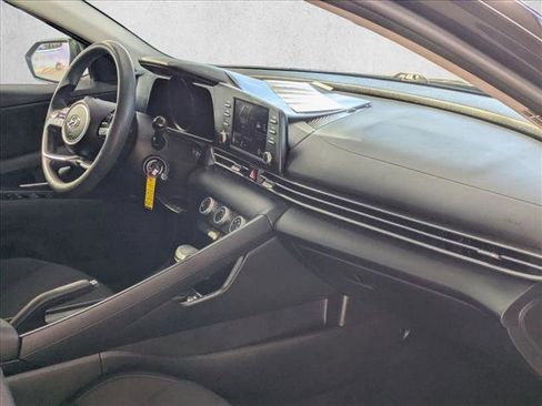 Used 2021 Hyundai Elantra SE image 20