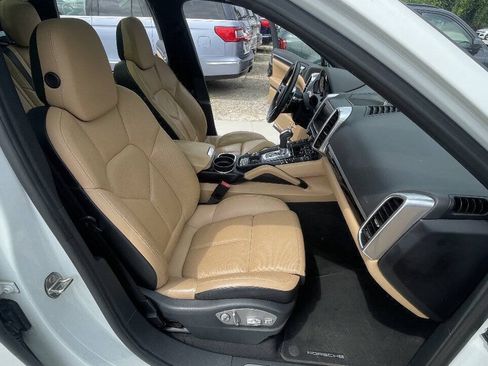Used 2016 Porsche Cayenne AWD/4WD image 26