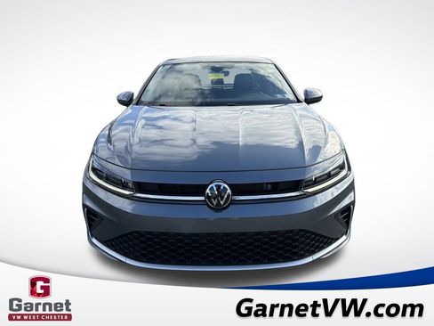 Used 2025 Volkswagen Jetta SE image 9