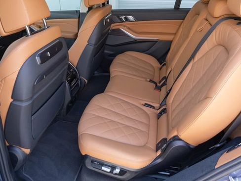 Used 2023 BMW X7 xDrive40i w/ Premium Package AWD/4WD image 17